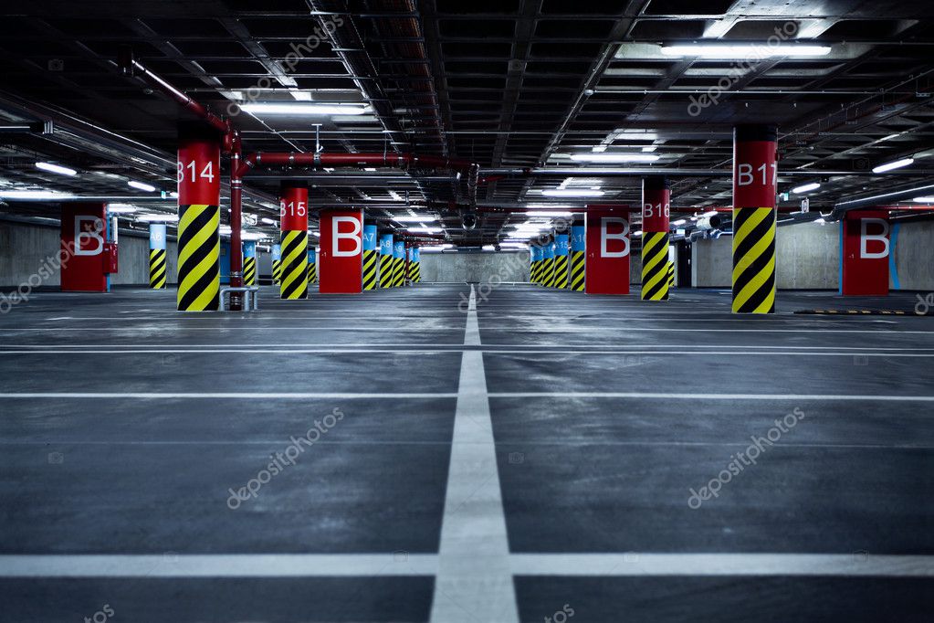 Praxiseingang mit Parkplatz